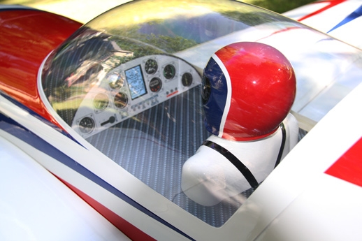 105.5" Slick 580 EXP - červená/bílá/modrá 2,67m