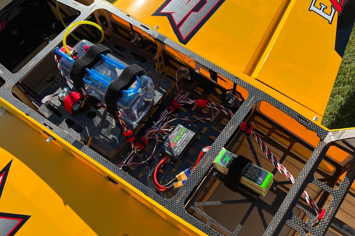 105,5" Slick 580 EXP V2 - Žlutá/Červená/Šedá 2,67m