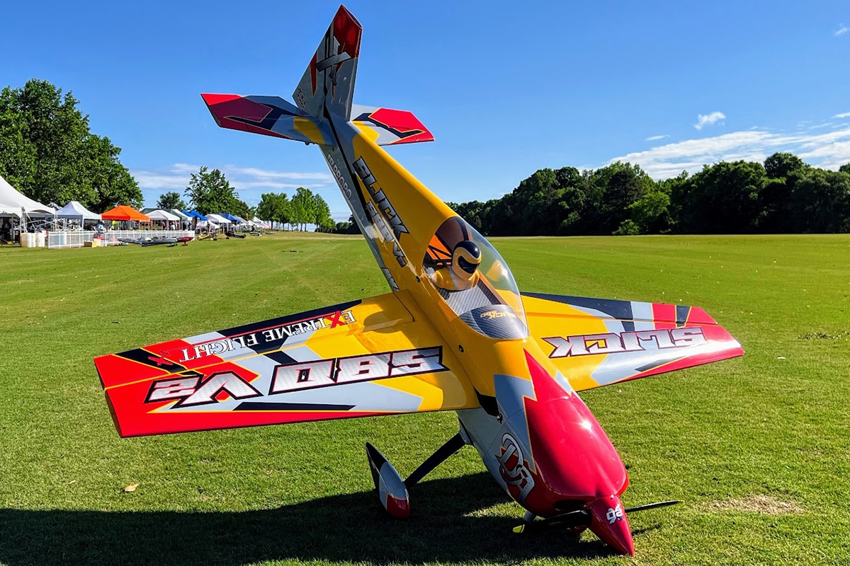 105,5" Slick 580 EXP V2 - Žlutá/Červená/Šedá 2,67m