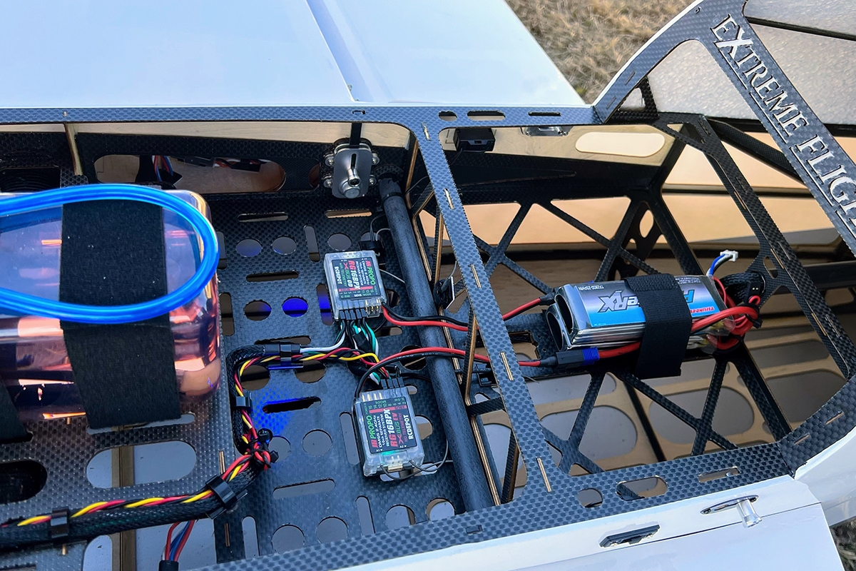 104" Laser EXP V2 PLUS - Červená/Modrá/Bílá 2,69m