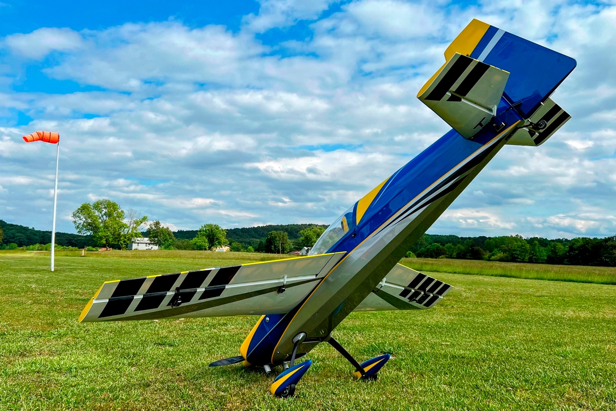 104" Edge 540T Modrá/Žlutá 2,64m