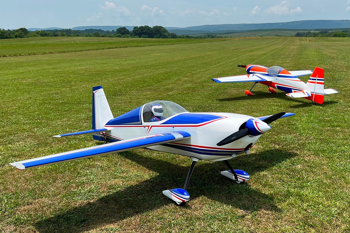 104" Extra 260 - Modrá/Bílá 2,64m