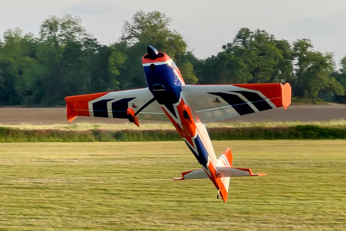 67" Extra 260 Oranžová/Bílá 1,7m