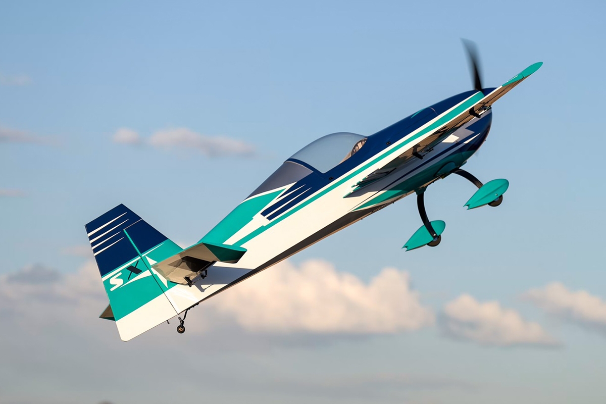 103" Extra SX ARF - červená 2,61m