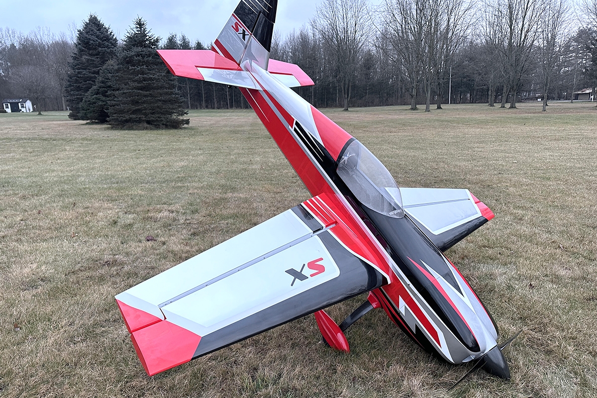 103" Extra SX ARF - červená 2,61m