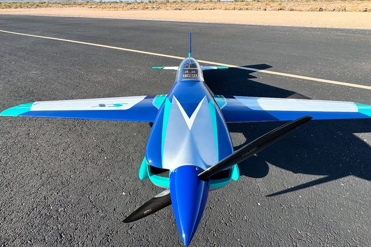 103" Extra SX ARF - červená 2,61m