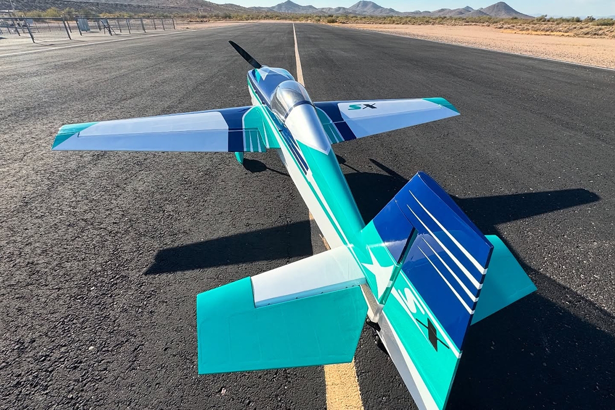 103" Extra SX ARF - červená 2,61m