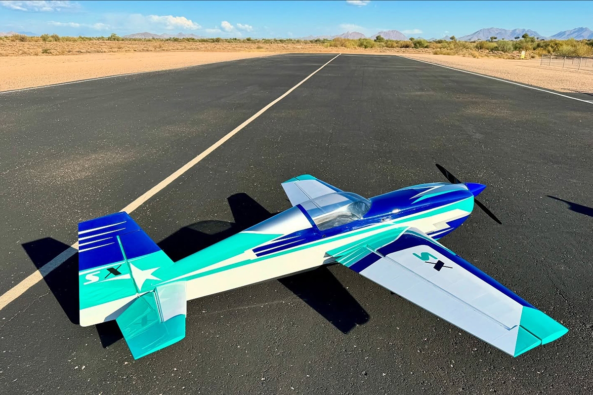 103" Extra SX ARF - červená 2,61m