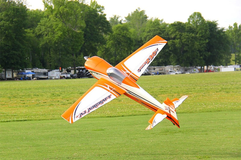 105" Laser 230z ARF - oranžová 2,66m