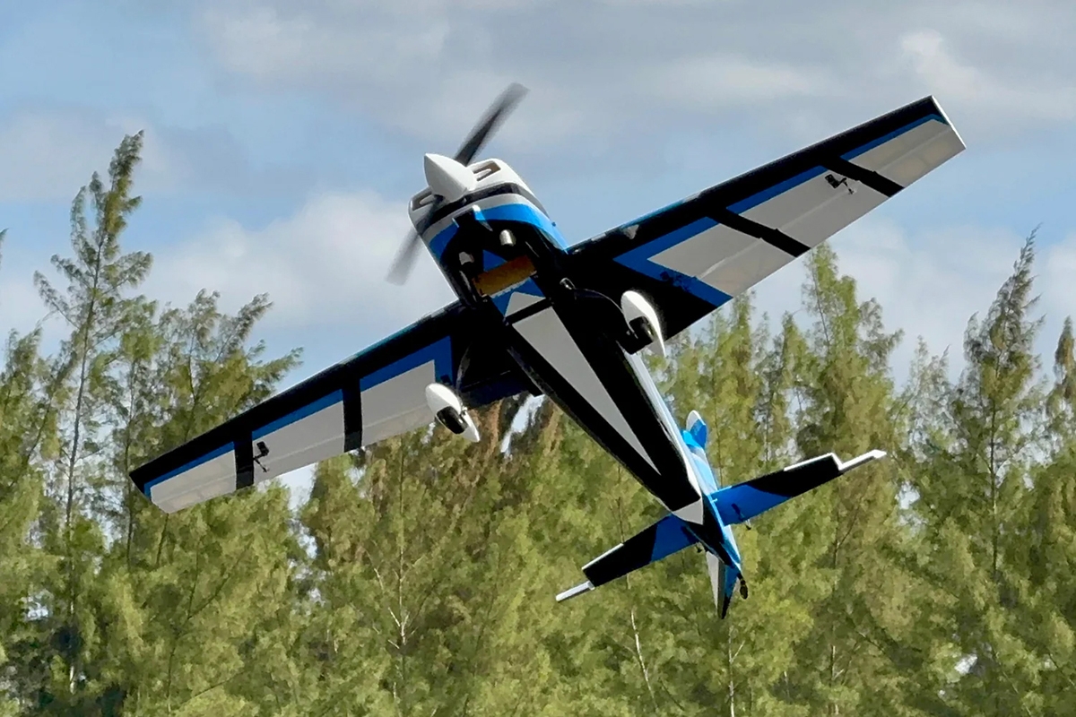 104" Extra NG V3 - Modrá/Bílá 2,64m