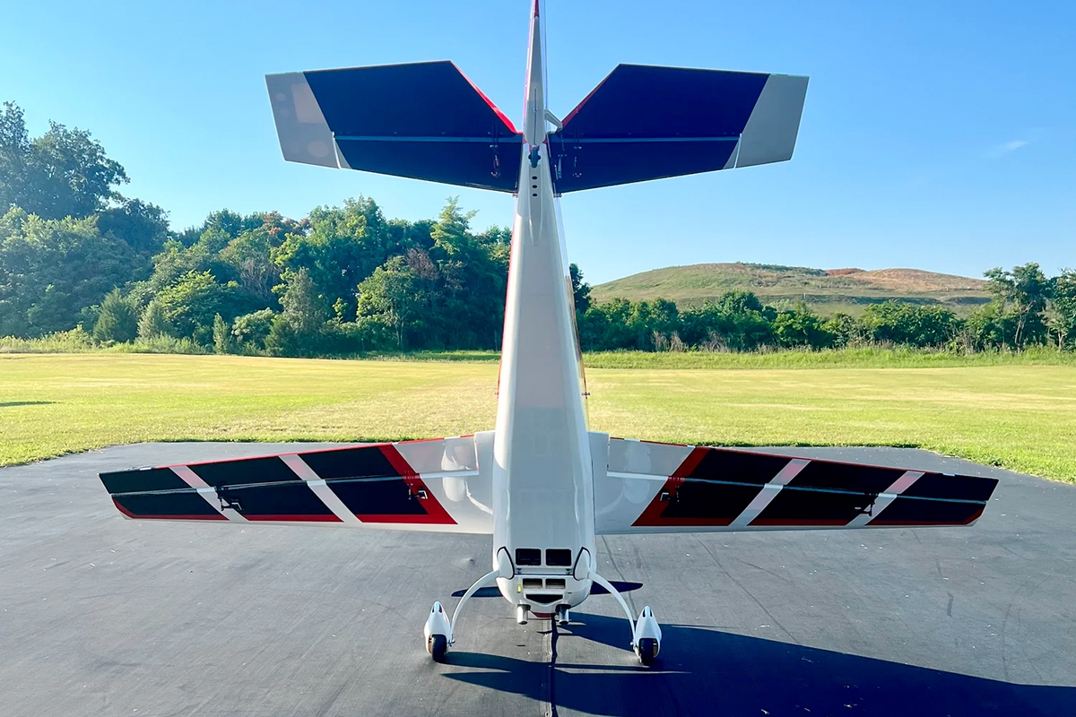 104" Extra NG V3 - Červená/Bílá 2,64m