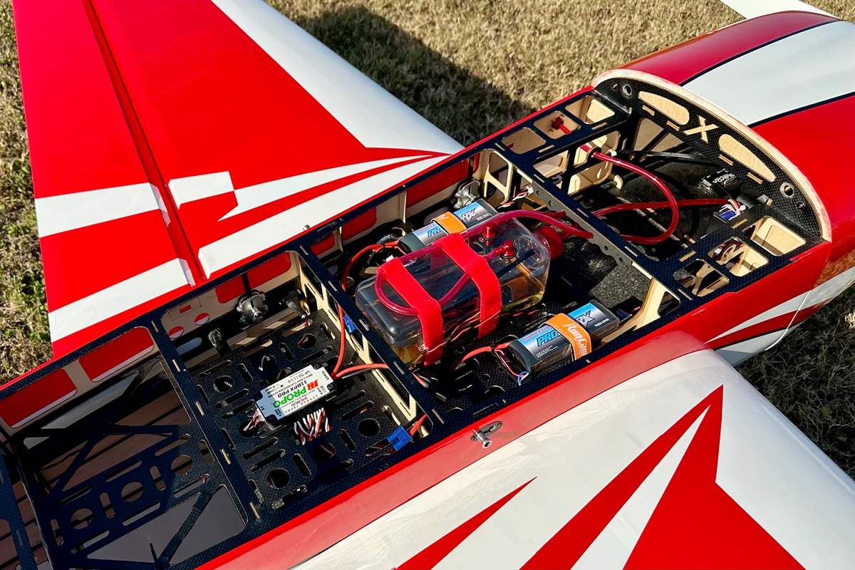 104" Extra NG V3 - Červená/Bílá 2,64m