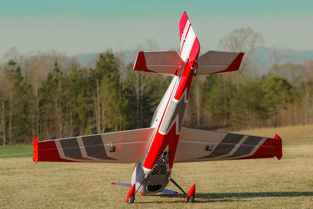 104" Extra 260 - Červená/Bílá 2,64m