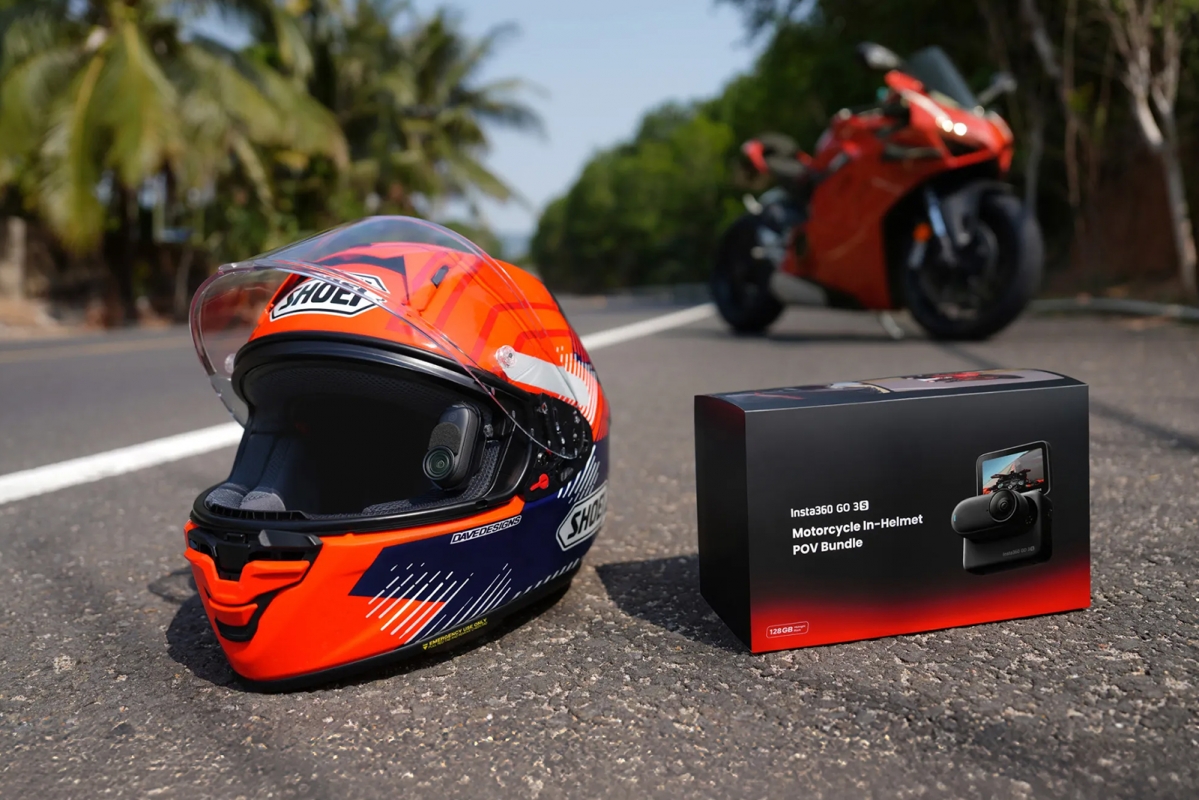 Insta360 GO 3S 128 GB Motorcycle In-Helmet POV Bundle