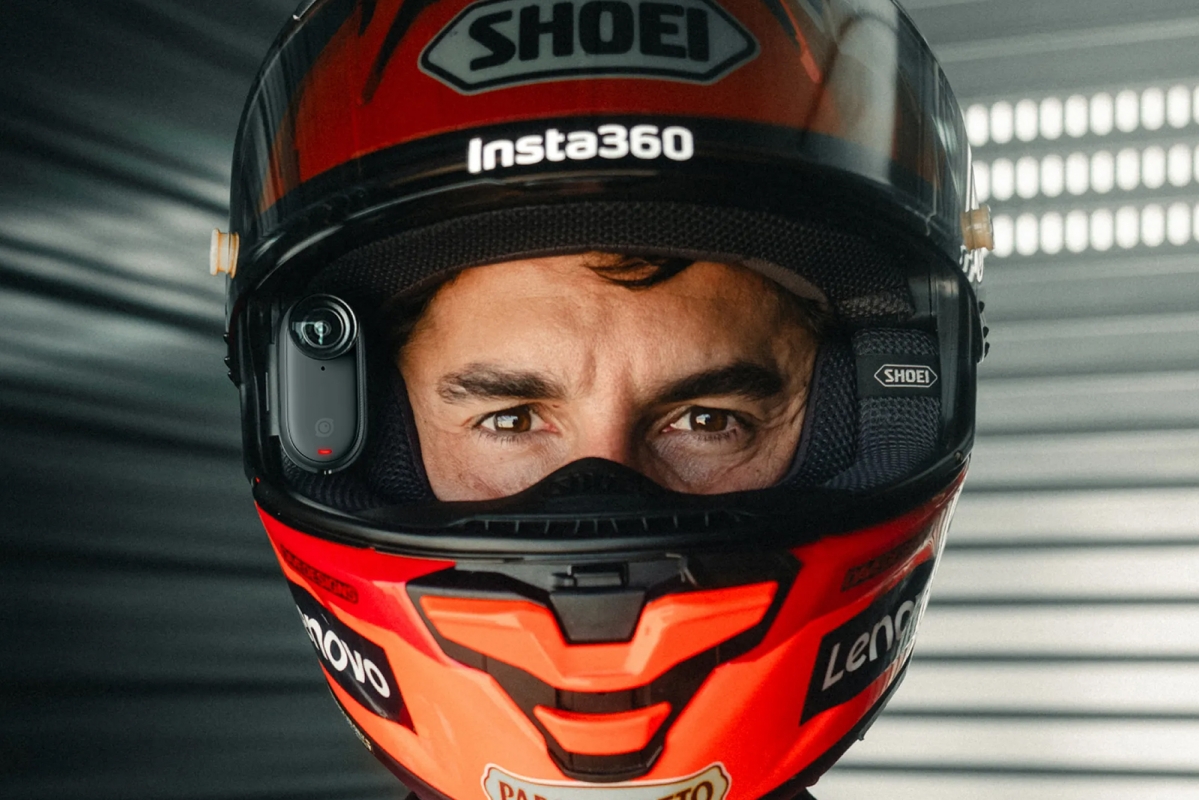 Insta360 GO 3S 128 GB Motorcycle In-Helmet POV Bundle