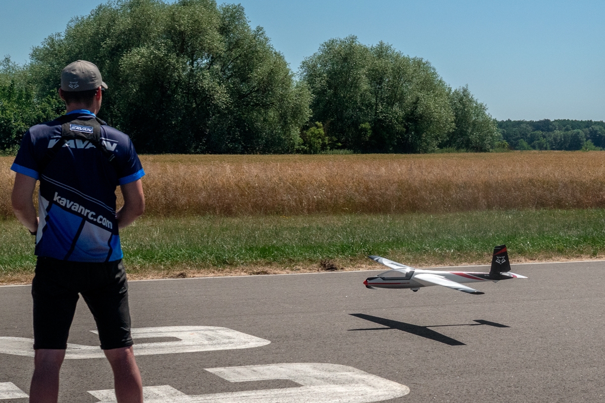 KAVAN Swift S-1 2400mm ARF - červená