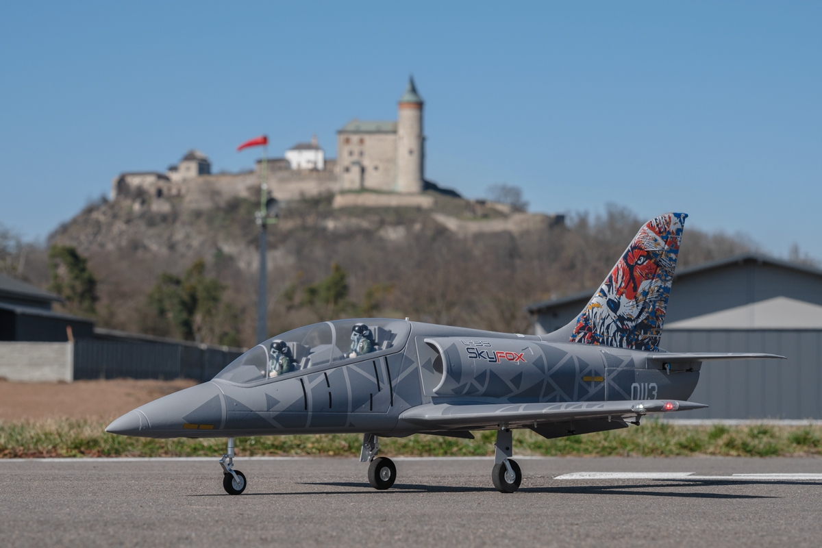 KAVAN L-39 Skyfox 1088mm ARF - šedá