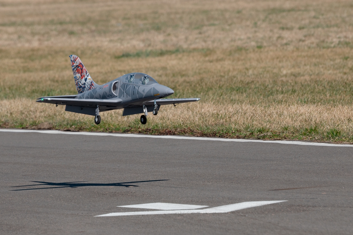 KAVAN L-39 Skyfox 1088mm ARF - šedá