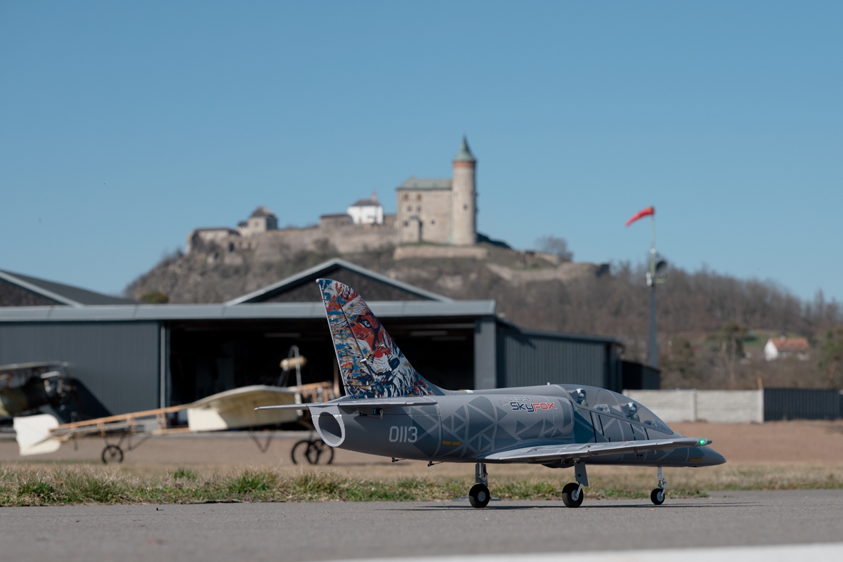 KAVAN L-39 Skyfox 1088mm ARF - šedá