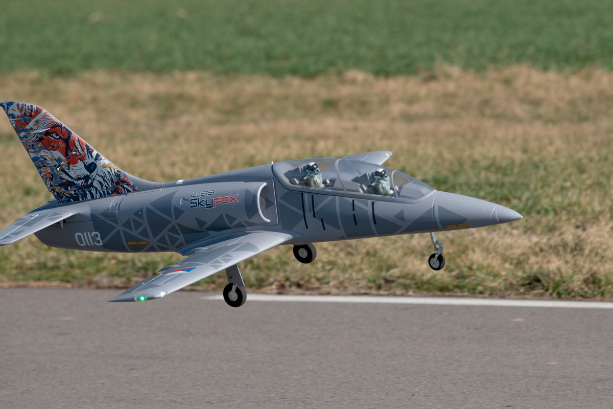 KAVAN L-39 Skyfox 1088mm ARF - šedá