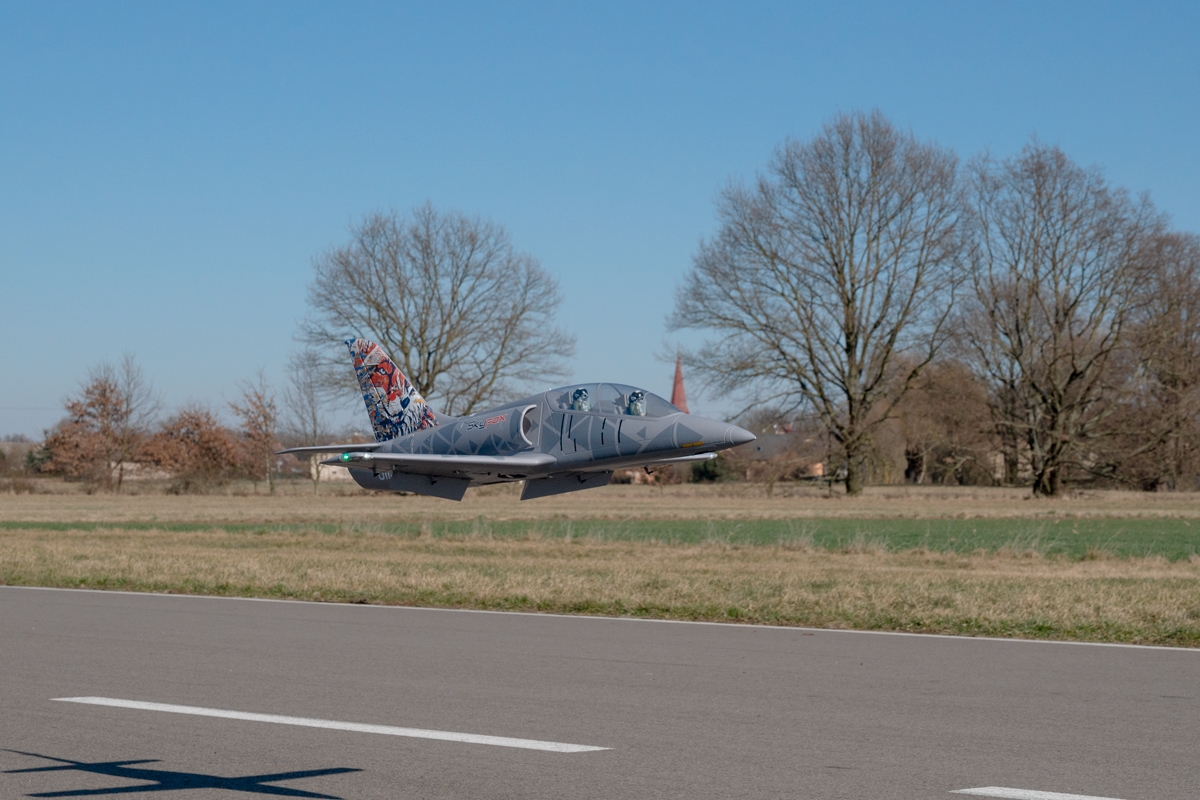 KAVAN L-39 Skyfox 1088mm ARF - šedá