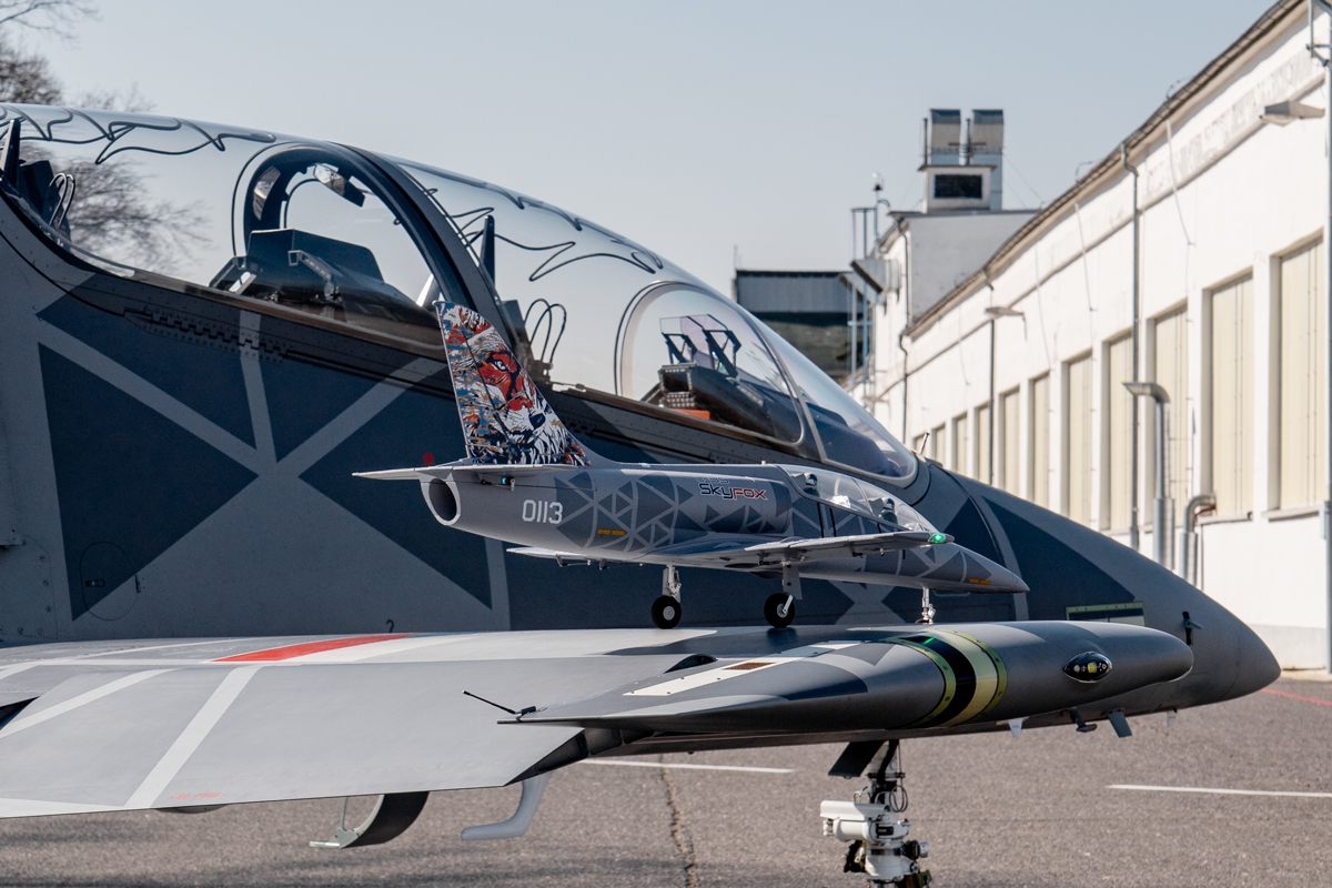KAVAN L-39 Skyfox 1088mm ARF - šedá