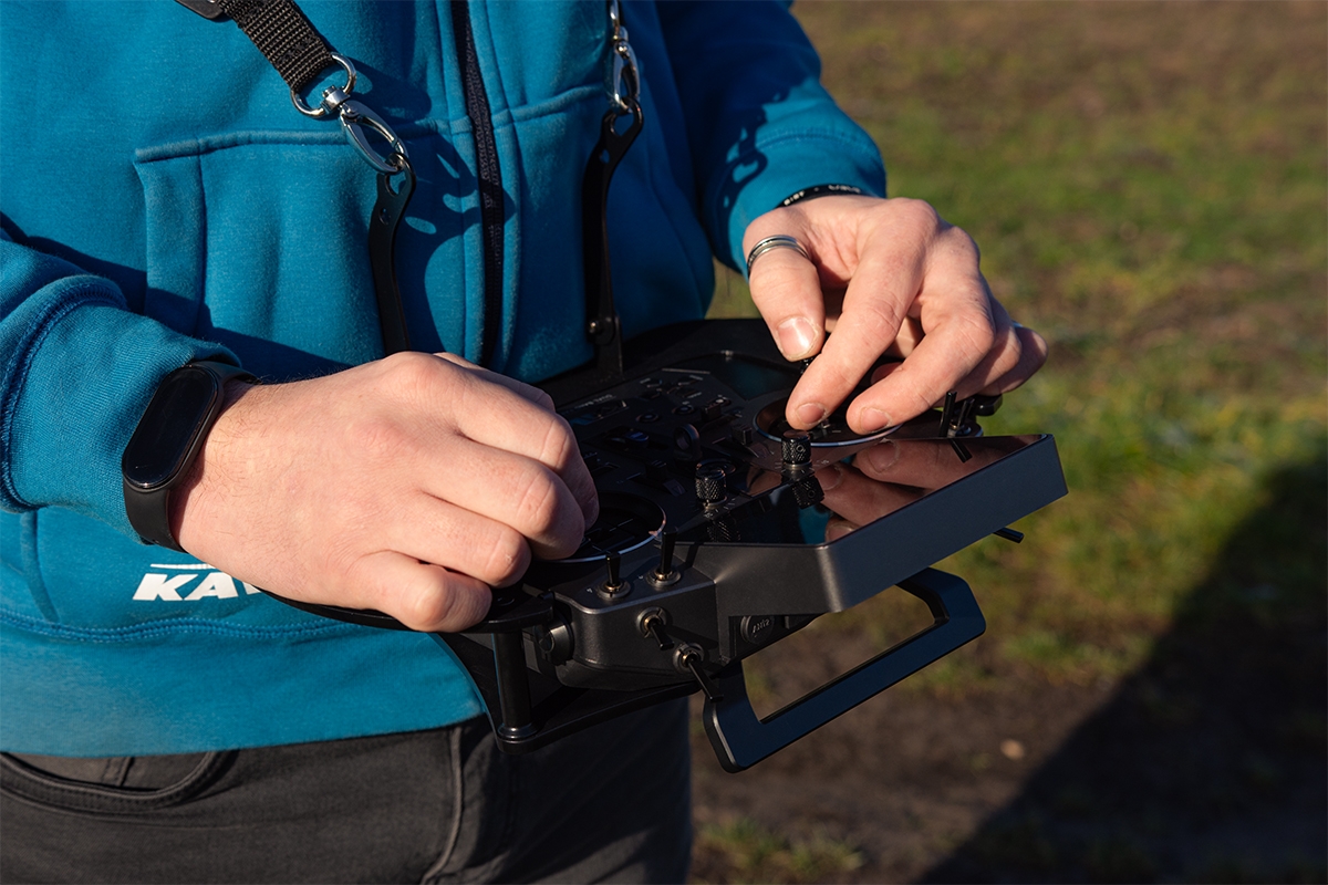 KAVAN V20 pult - černý