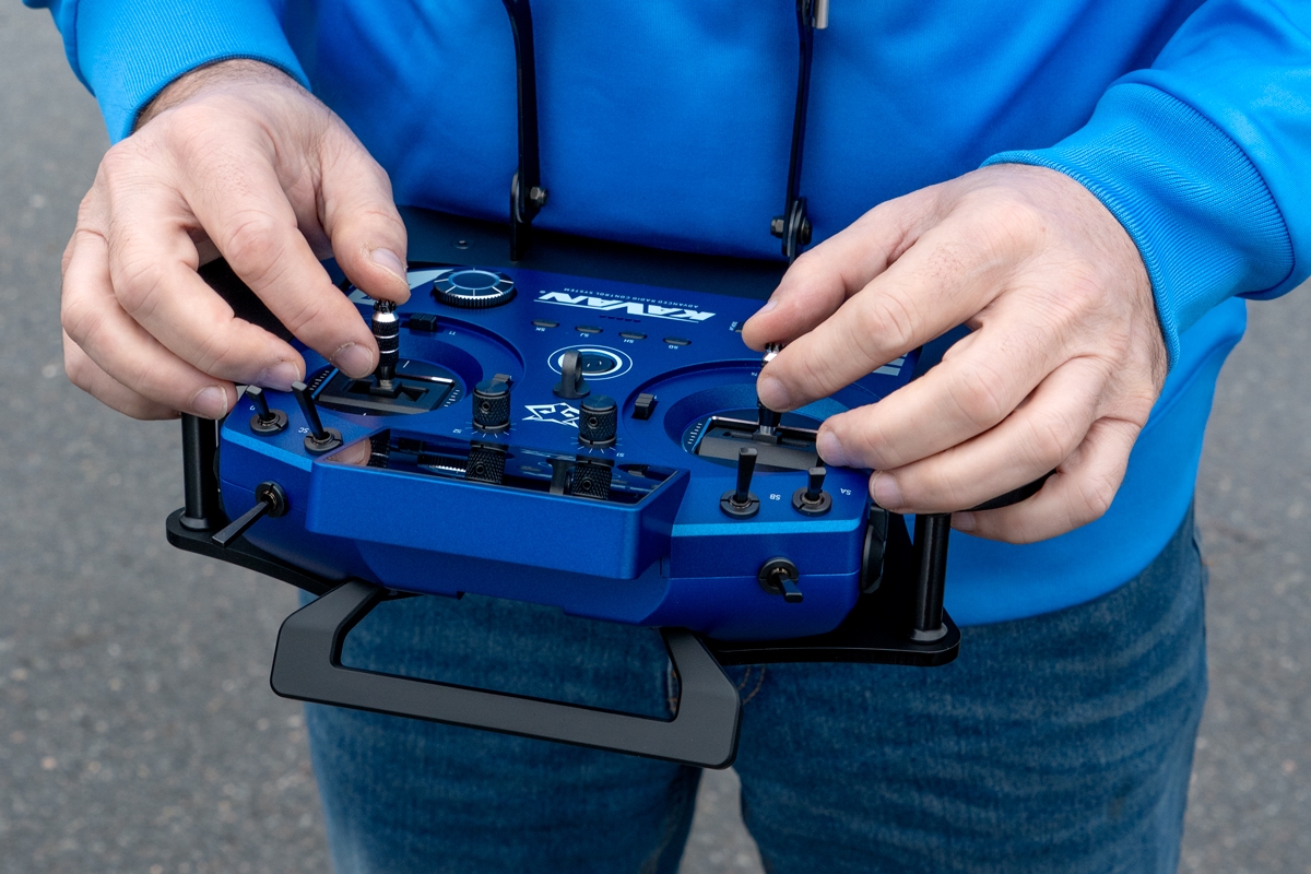 KAVAN V15 pult - černý