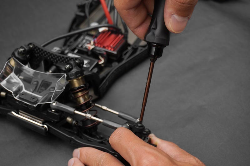 Set 1/4" bitů včetně rukojeti (1.5, 2.0, 2.5mm imbus a 5.5, 7mm nástrčkový)