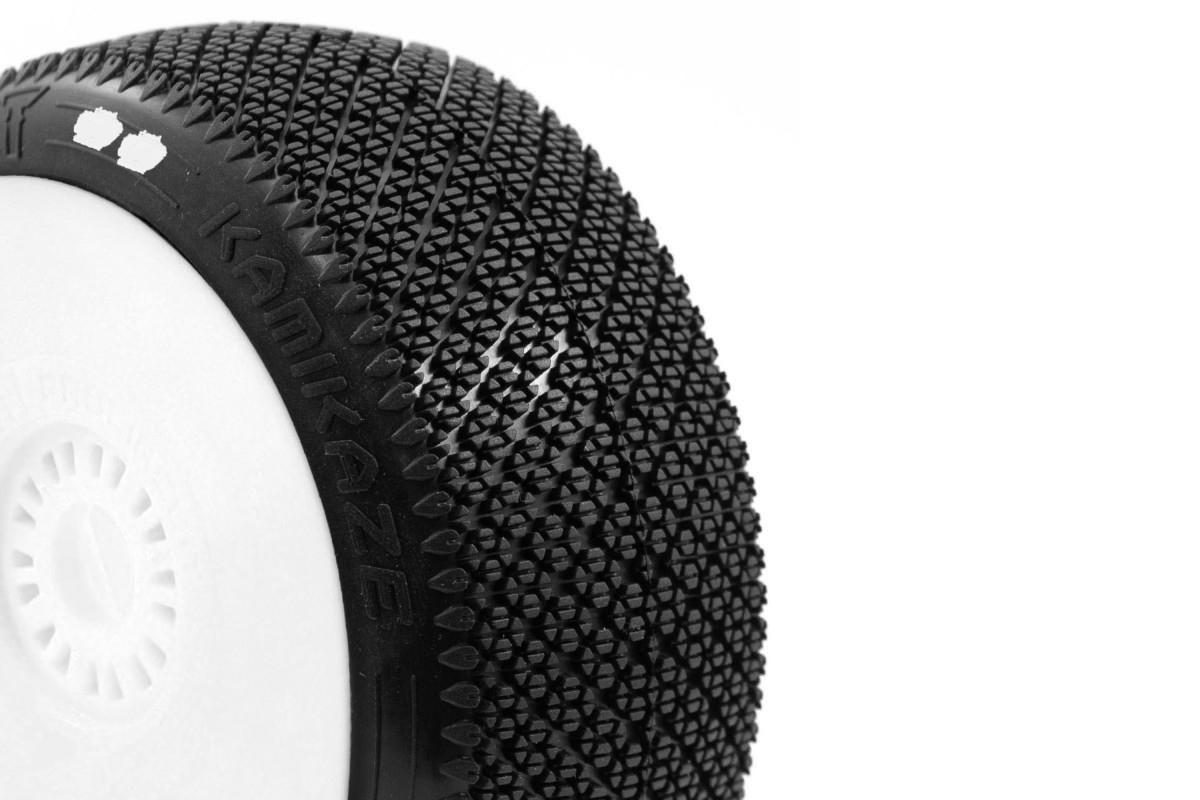 KAMIKAZE V2 BUGGY S1 (SUPER SOFT) nalepené pneumatiky, bílé disky, 2 ks.