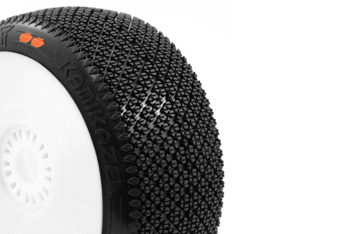 KAMIKAZE V2 BUGGY S3 (MEDIUM) nalepené pneumatiky, bílé disky, 2 ks.