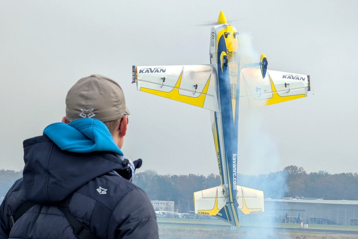 104" Extra NG ARF - zelená 2,64m