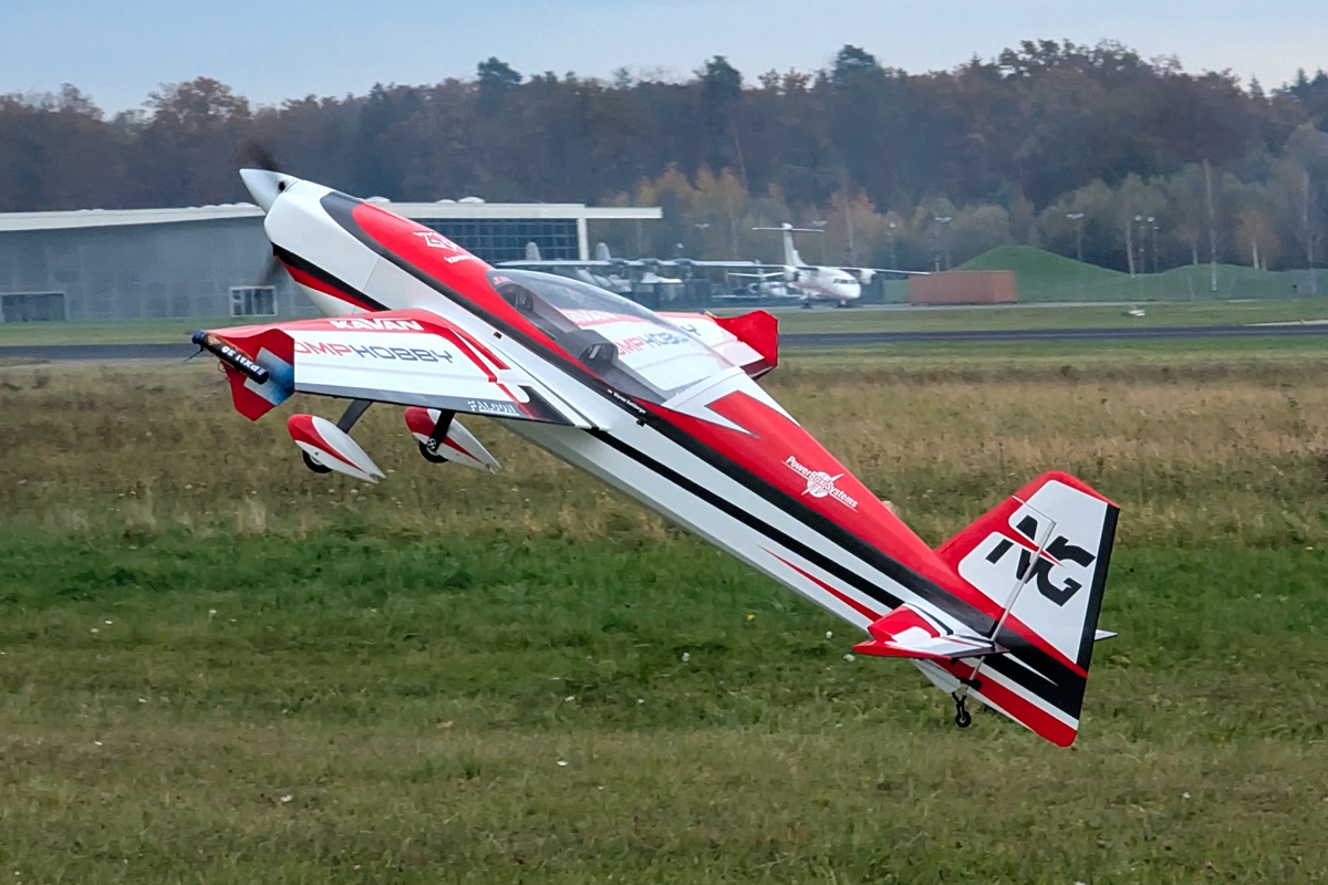 104" Extra NG ARF - červená 2,64m