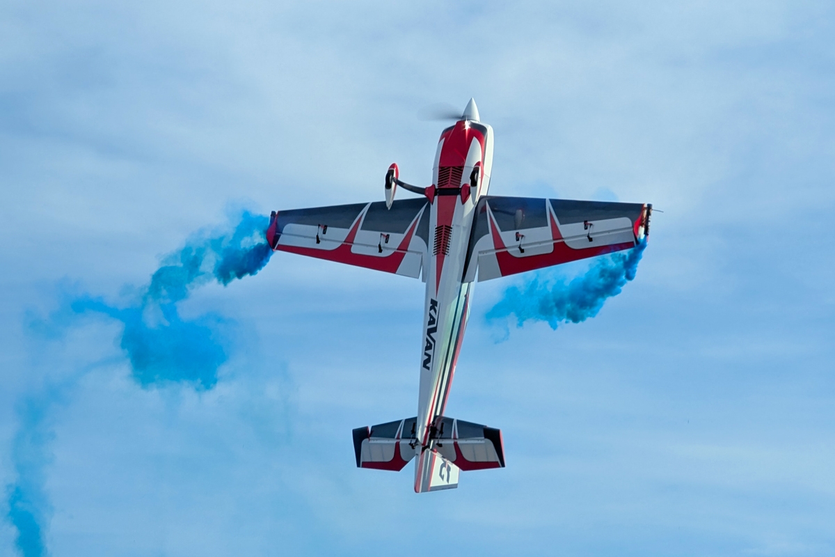 104" Extra NG ARF - červená 2,64m