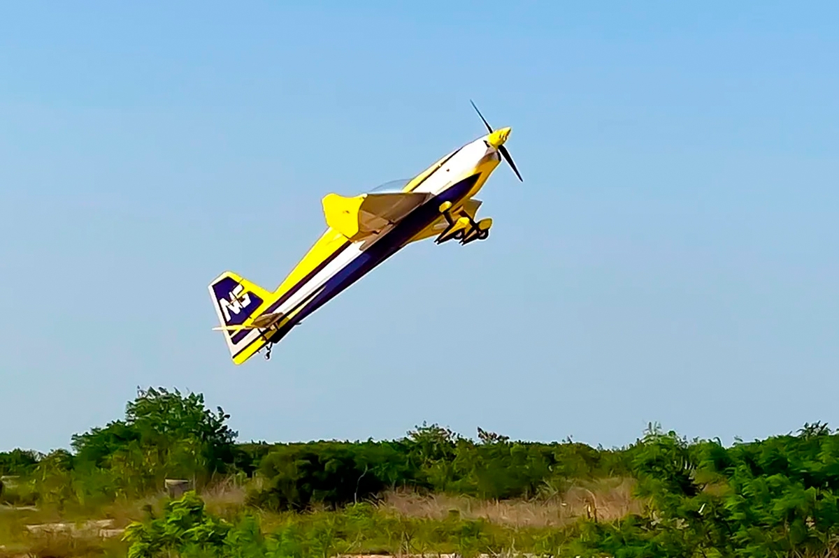 67" Extra NG ARF - zlatá 1,7m