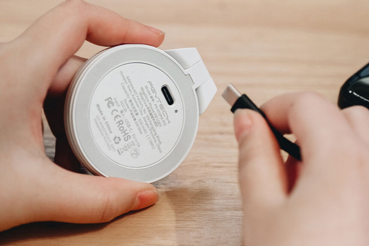 PGYTECH - MagGlow přídavné světlo pro telefon (černá)