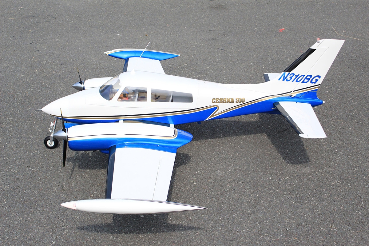 Cessna 310 Twin Engine 2,06m (Zatahovací podvozek)