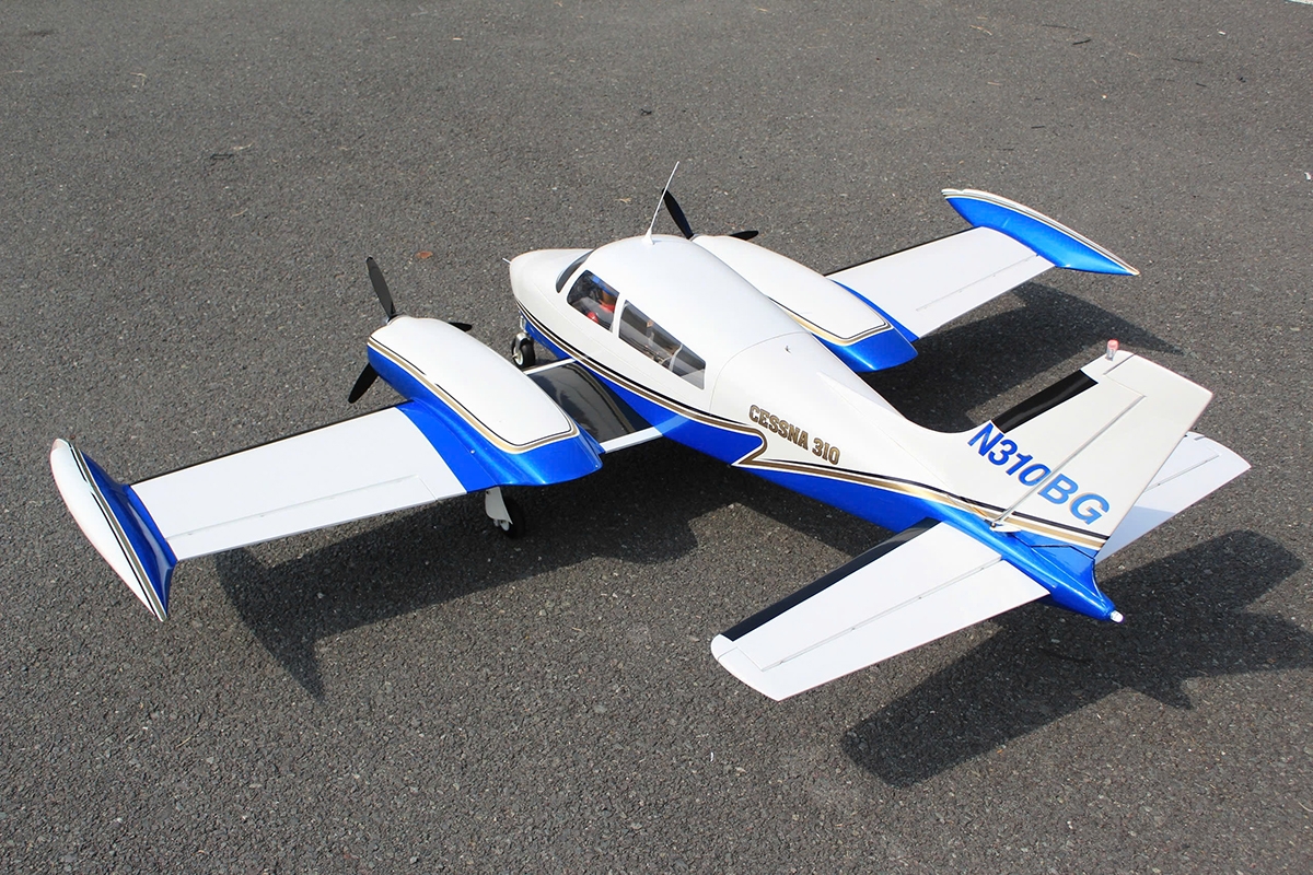 Cessna 310 Twin Engine 2,06m (Zatahovací podvozek)