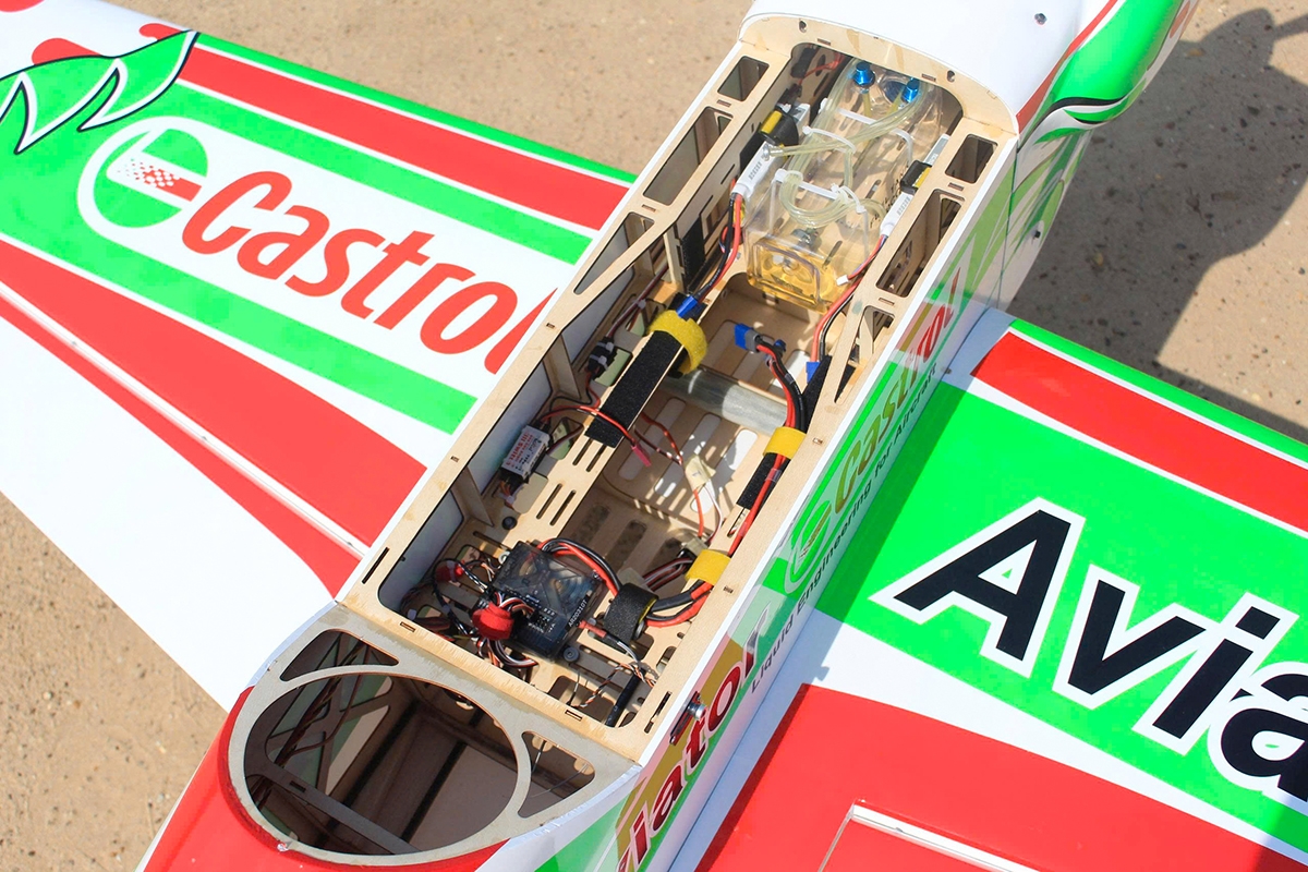 Cap 232 2,46m Červeno/Zelený „Castrol“