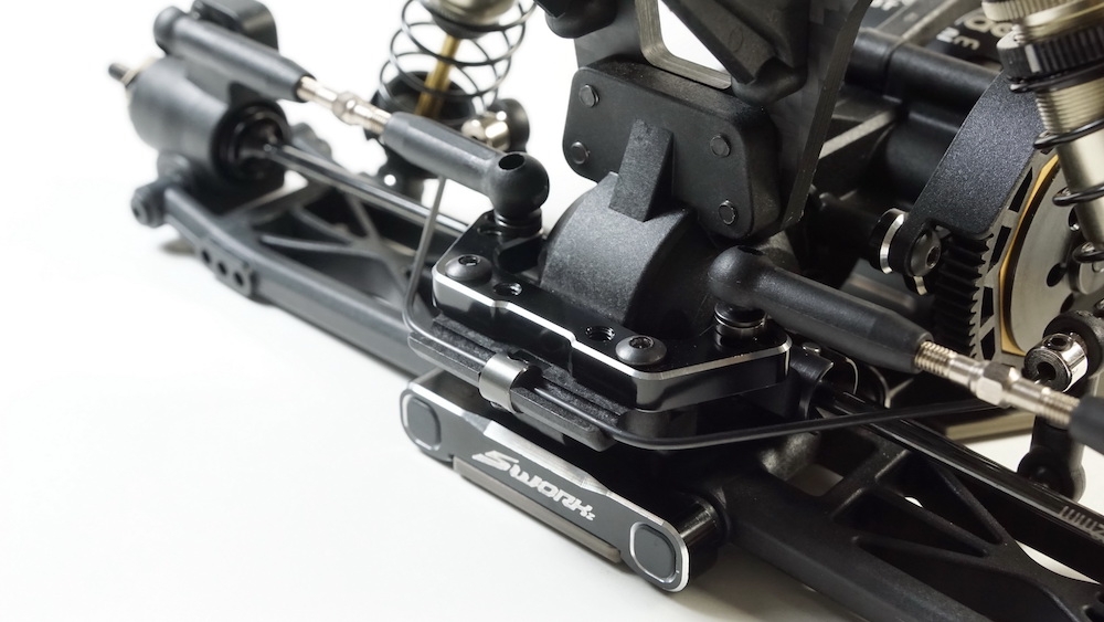 SWORKz černý hliníkový zadní/vrchní držák spojovačky, 1 ks.