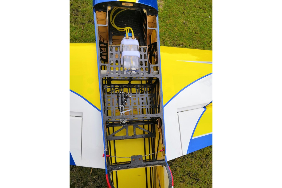 88" Laser 2240mm 60cc Červeno-Bílý - Rozbalený